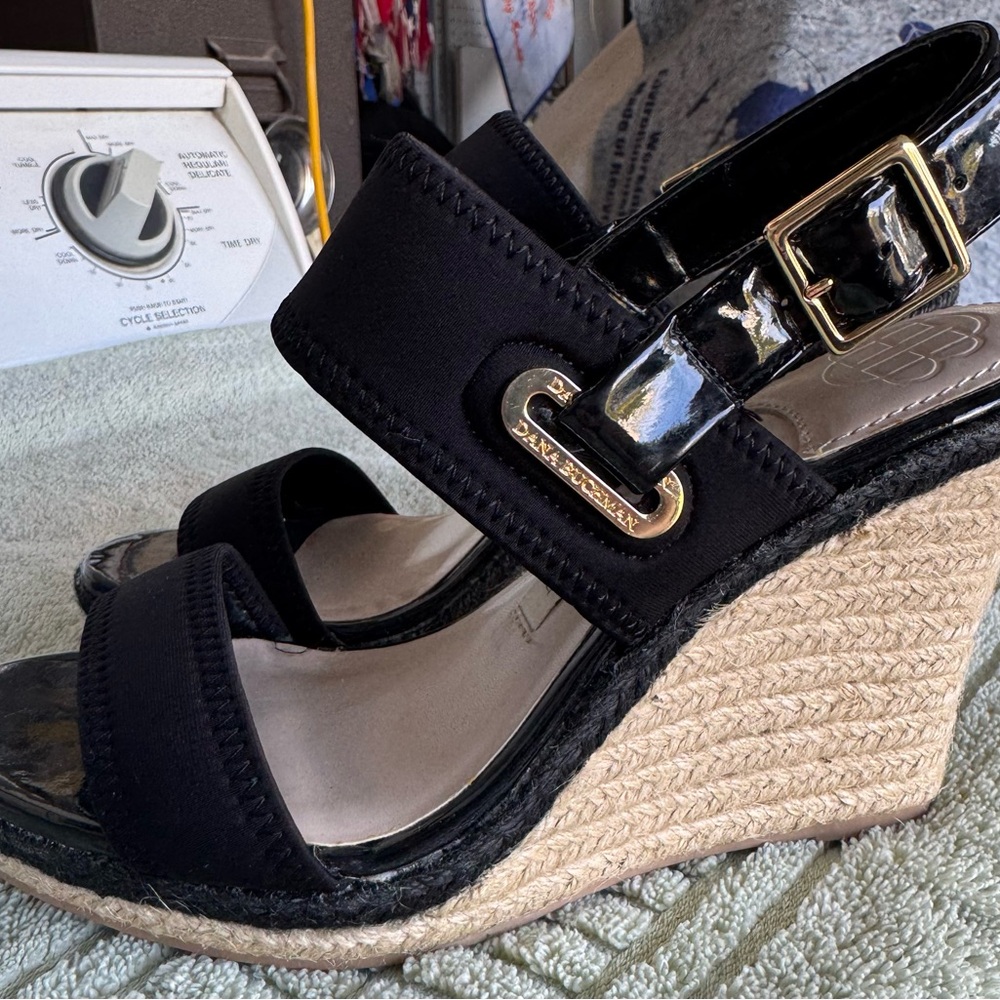 Dana Buchman Black and Tan Wedge Sandals